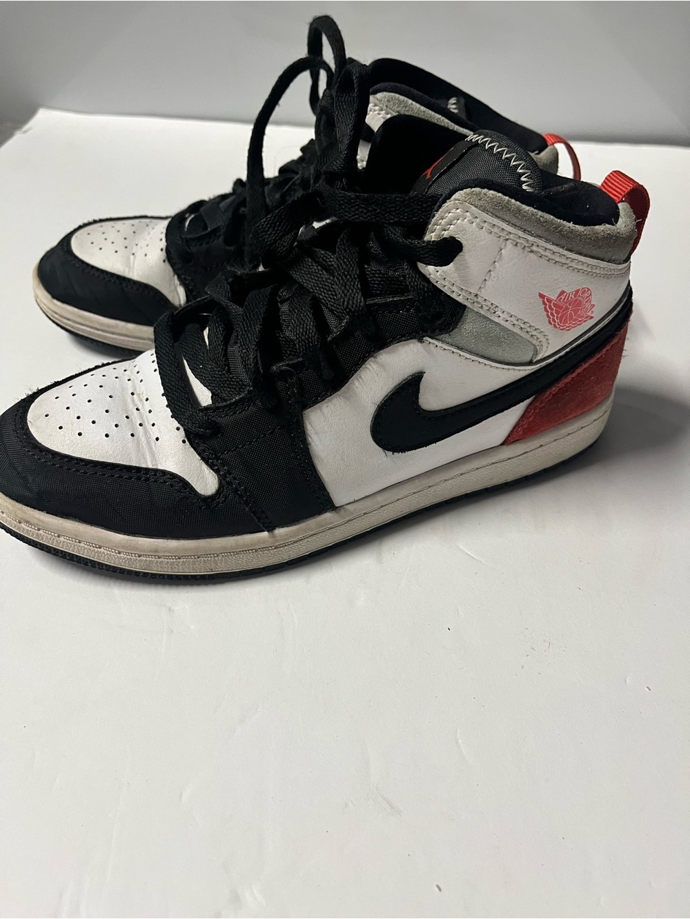 Nike Air Jordan 1 Mid SE 'Red Black Toe' sneakers - Picture 6 of 10